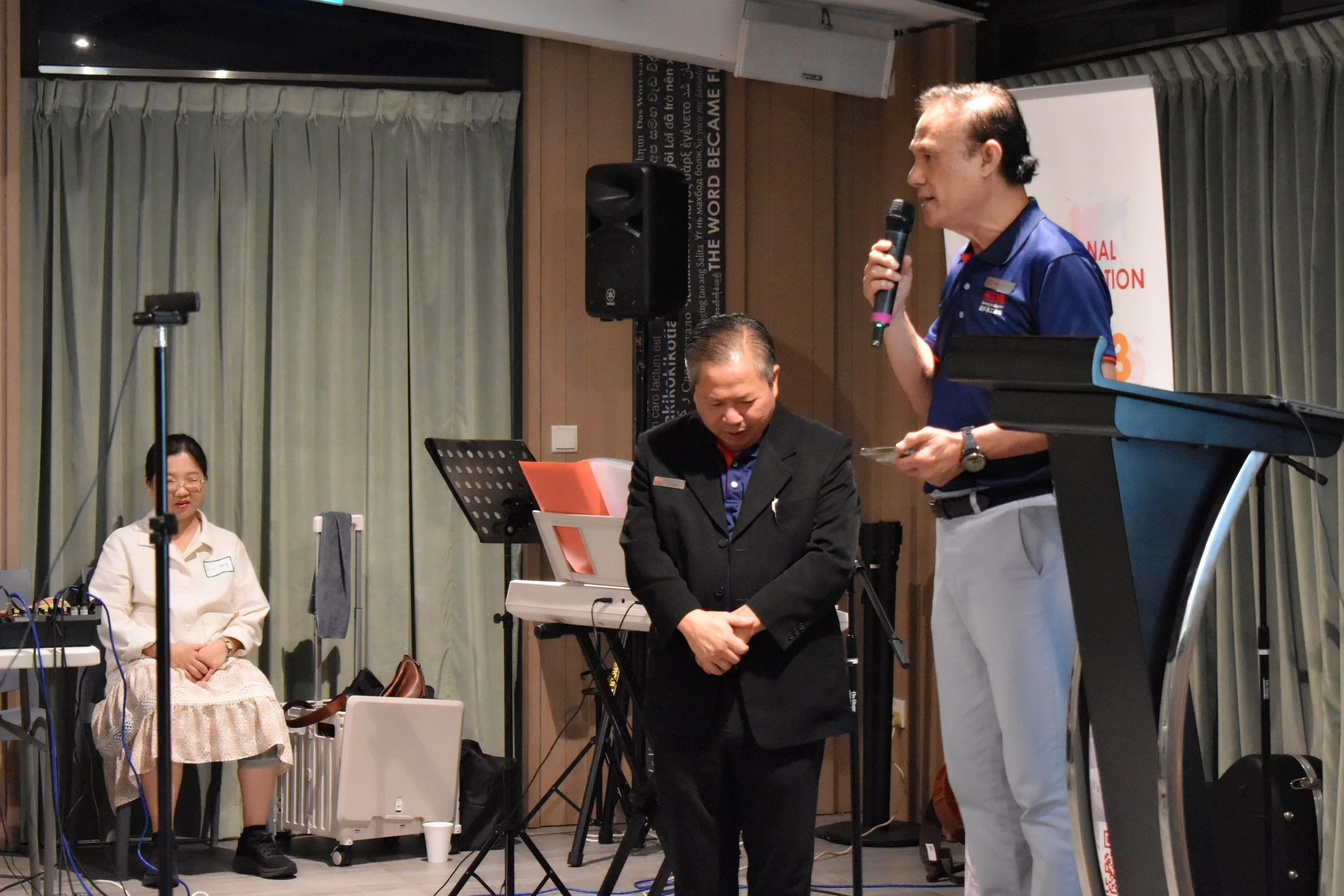 Mike and Raynard opening prayer